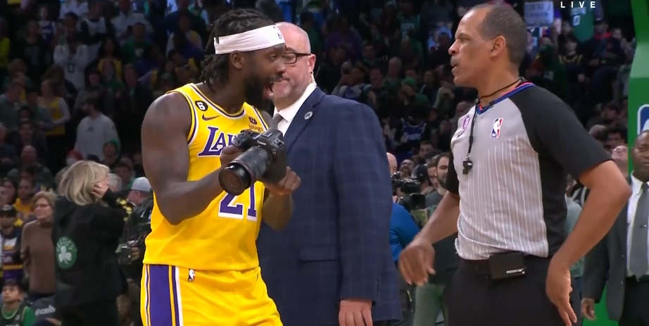 名場面！貝弗利：詹姆斯得不到哨子 還記得我拿相機(jī)找裁判嗎