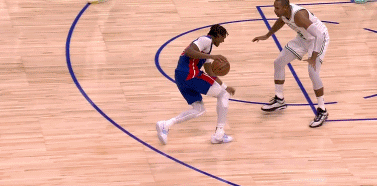 愿無(wú)大礙！奧薩爾進(jìn)攻中無(wú)對(duì)抗抽筋倒地 隨后自己走回板凳席