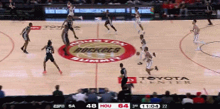 阿門連續(xù)補(bǔ)籃得分 還在外線投中空位三分 個(gè)人一分多鐘得7分了