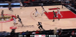 領(lǐng)先23分了！狄龍外線兜出接杰倫-格林助攻 三分命中打停馬刺