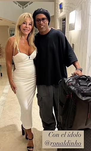 72歲模特曬沖涼視頻被指是小羅拍的，隨后回應(yīng)：不是他