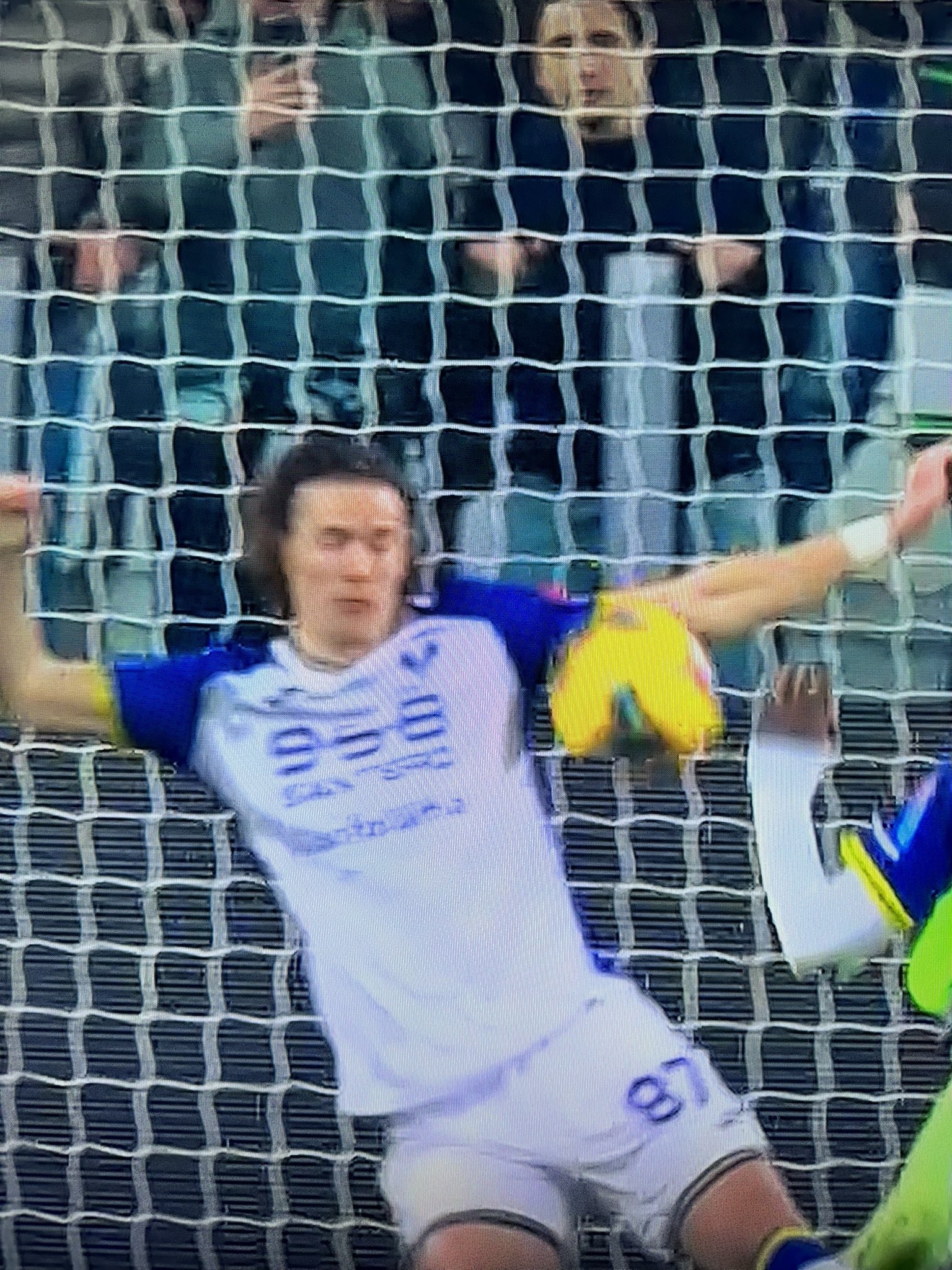 前裁判：維羅納后衛(wèi)手臂阻擋洛卡特利的射門，一般情況都會吹點球