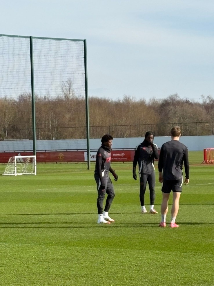 記者報(bào)曼聯(lián)訓(xùn)練情況：馬奎爾&烏加特缺席，加納喬&多古參加訓(xùn)練