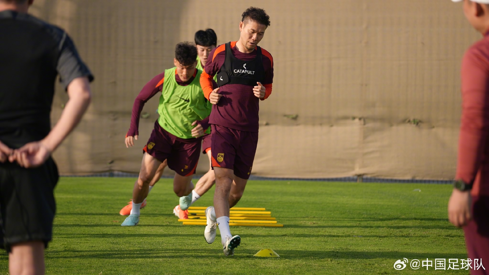 將對陣沙特&澳大利亞！國足官方：補招泰山中場李源一參與集訓