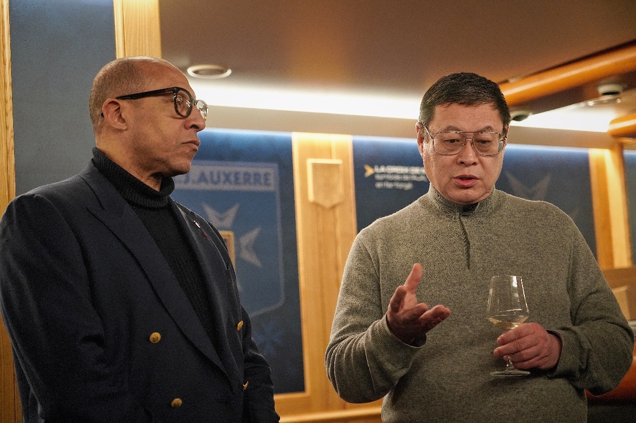 法國足協(xié)主席迪亞洛做客歐塞爾，并與董事會主席周云杰會晤