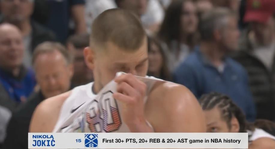 你貸款？轉(zhuǎn)播方字幕：約基奇30+20+20！NBA歷史首人！