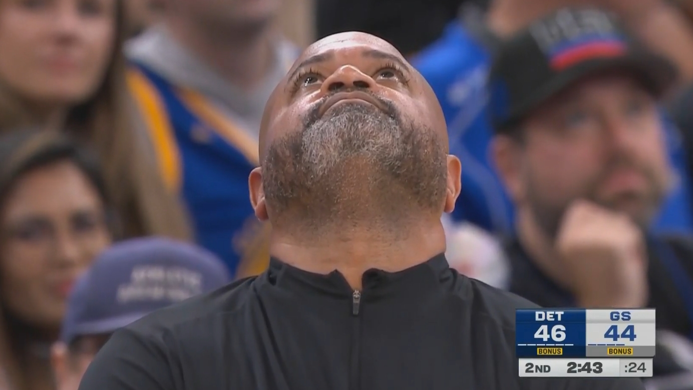 你看你也麻！活塞勇士上半場合計29個犯規(guī) 小JB已經(jīng)繃不住了