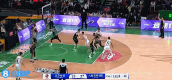 很激烈！賈昊籃下接發(fā)球順勢上籃打中 吉林反超遼寧