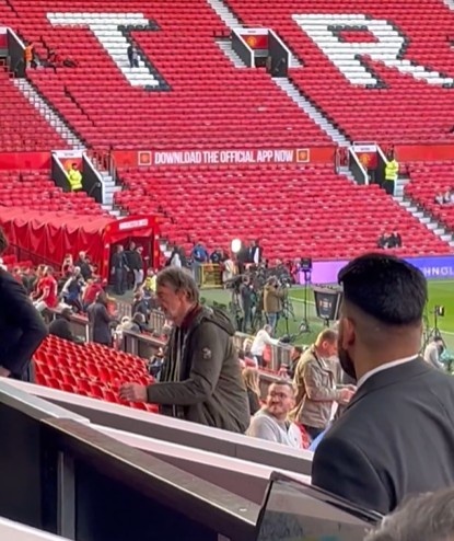 焦點(diǎn)戰(zhàn)對(duì)陣阿森納，拉特克利夫已經(jīng)來到老特拉福德球場(chǎng)觀戰(zhàn)