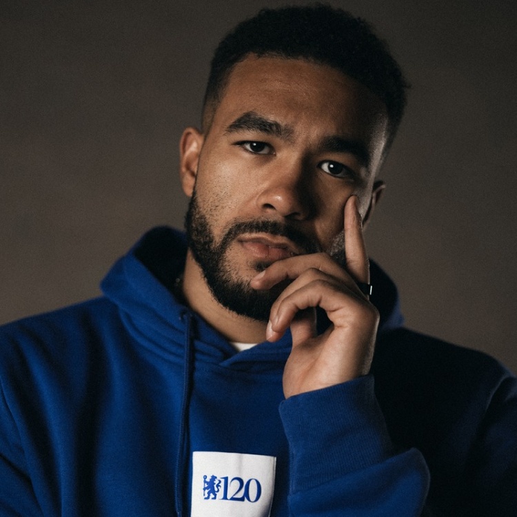 切爾西發(fā)布120周年紀念系列商品，包括T恤、連帽衫、夾克以及配飾