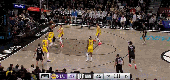 打回來了！卡梅隆-約翰遜三分穿針 籃網(wǎng)反超湖人1分