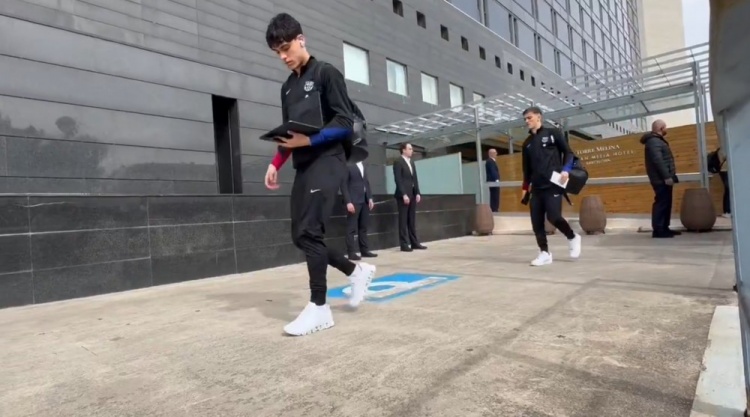 記者：巴薩全隊(duì)正在酒店用餐，隨后將休息并在合適時(shí)間前往球場