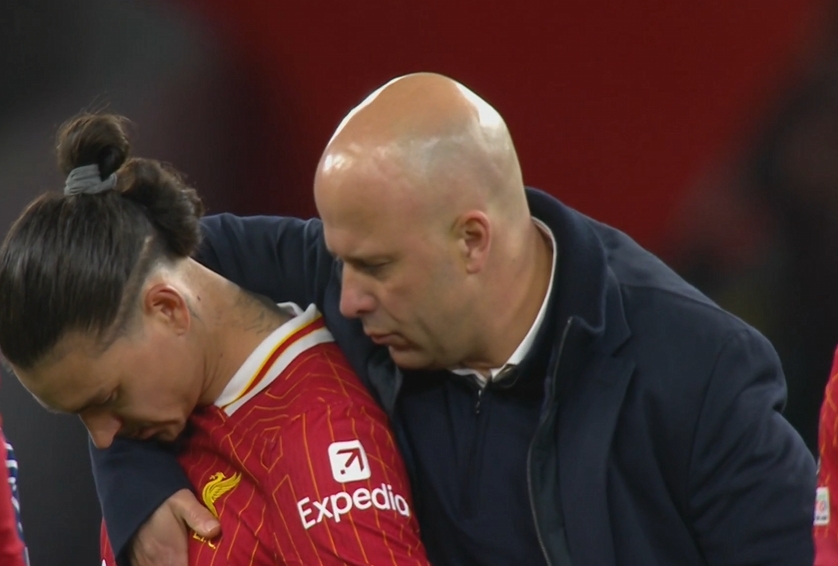 失落！努涅斯點(diǎn)球戰(zhàn)罰失，賽后斯洛特、貢薩洛上前安慰