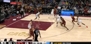 行云流水！斯特魯斯突破高拋 莫布里跟進起飛雙手將球砸進籃筐