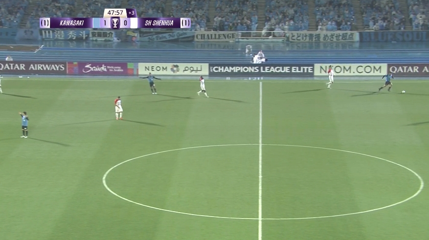 還好吹了！主裁判提前吹半場哨，川崎前鋒外援都已經(jīng)長驅(qū)直入了！