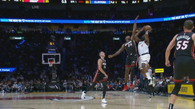 爭(zhēng)分奪秒！哈登后場(chǎng)推進(jìn)漂移三分被壓哨犯規(guī)！3罰2中！