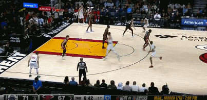 流暢絲滑！哈登側(cè)翼持球面對防守 撤步三分手起刀落洞穿籃心