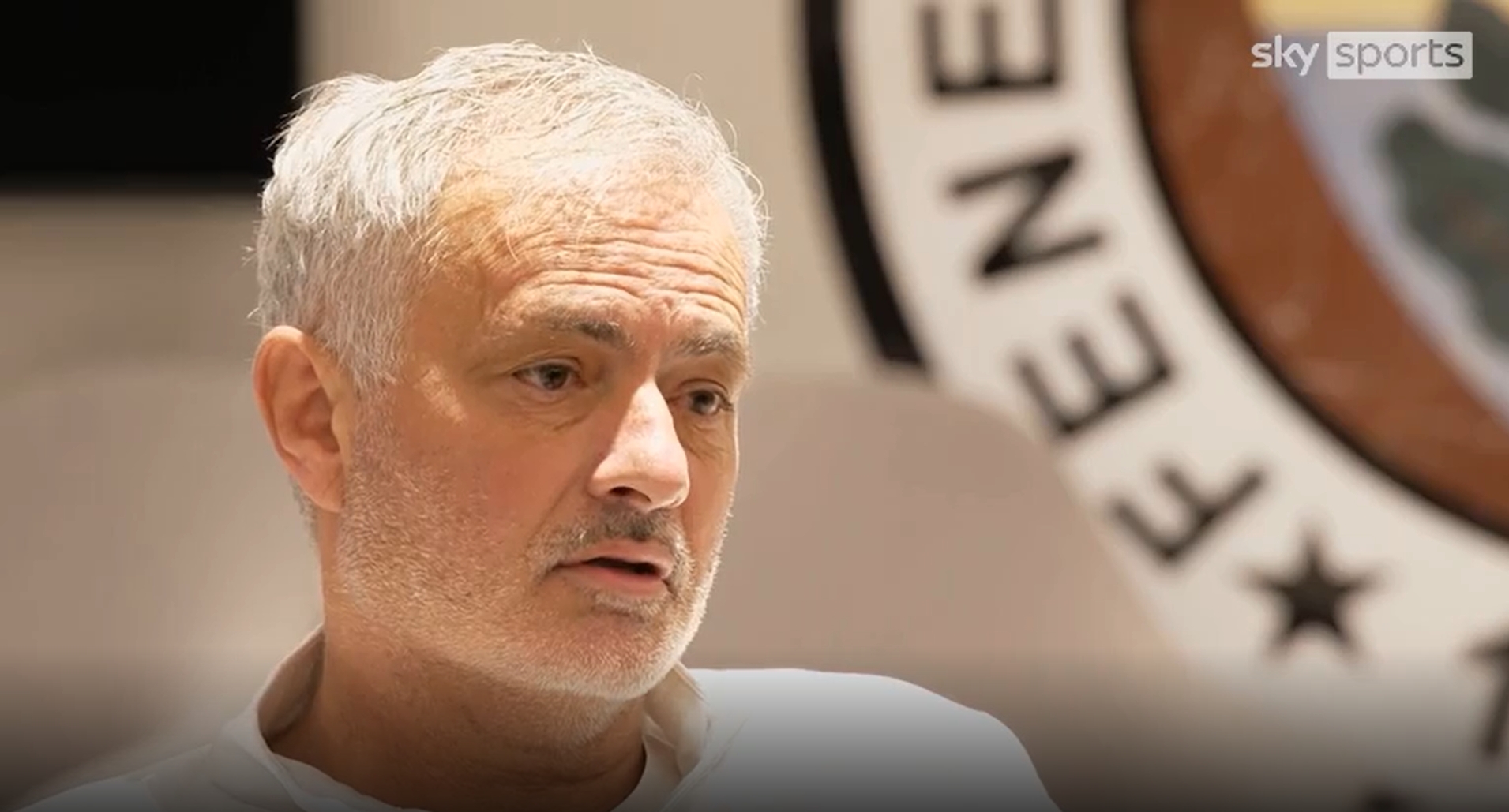 落后榜首7分！穆帥：正常情況我們不會在第2，而是以巨大優(yōu)勢領跑