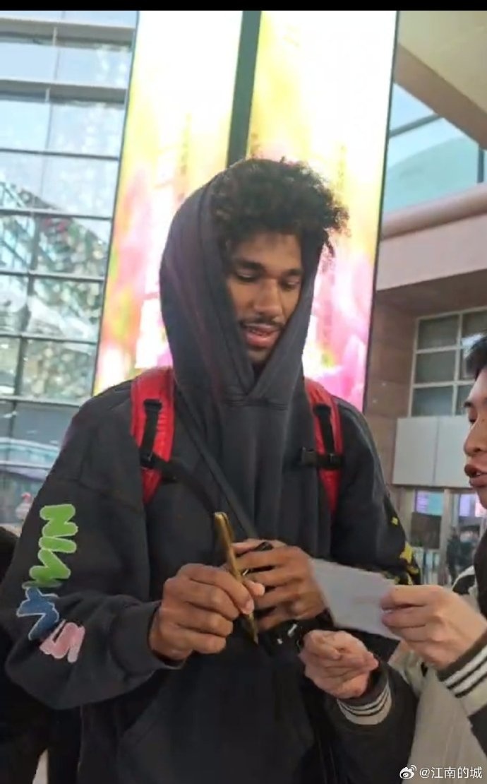 第10個(gè)了！江南的城：山西隊(duì)新外援平德爾已經(jīng)抵達(dá)太原