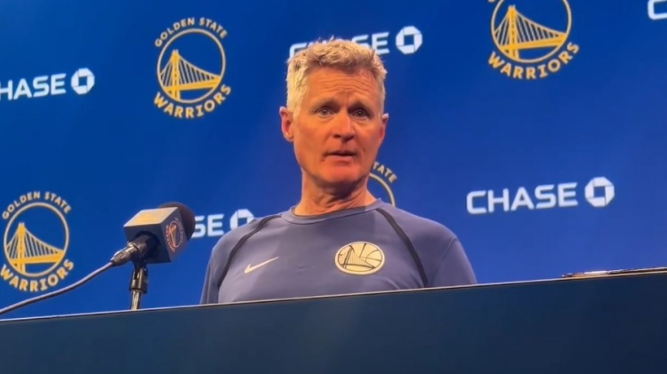 是否考慮過(guò)巴特勒與庫(kù)明加齊上陣的小陣容？科爾：這確實(shí)是個(gè)選擇