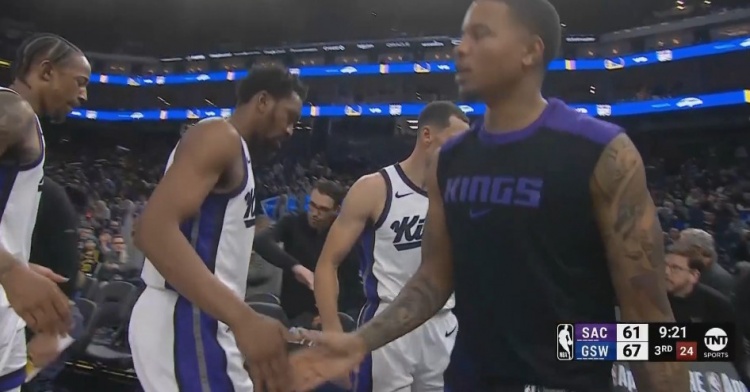 奮力反擊！拉文三分將分差追到6分打停勇士 國(guó)王最多落后23分