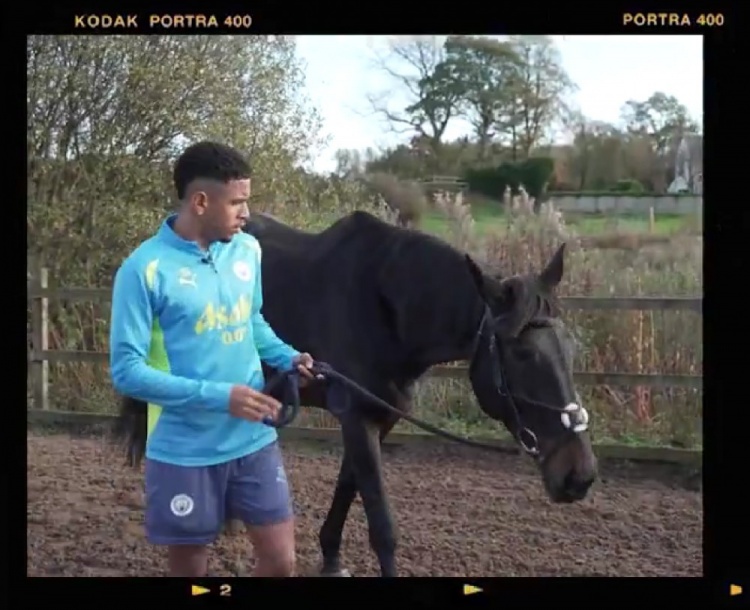薩維尼奧：足球以外的愛好是馬，曼市多雨又冷但我過得很開心