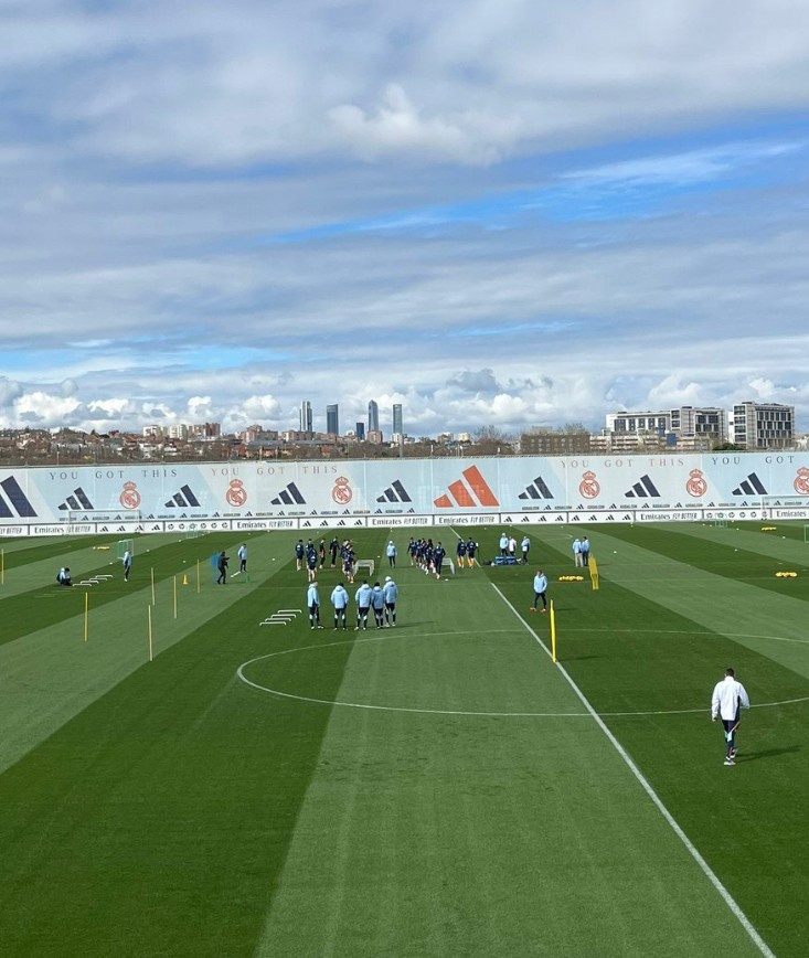 希望無礙，記者：維尼修斯因身體不適缺席了皇馬今日合練