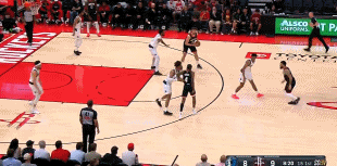 狀態(tài)上佳！伊森三分手起刀落+空切墊步雙手暴扣連得5分