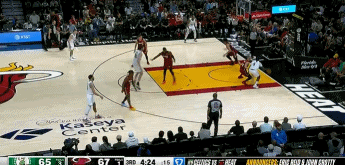 扛起球隊(duì)！霍勒迪手感火熱 兩節(jié)半15中10得到25分創(chuàng)賽季新高