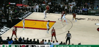 今天不養(yǎng)生！維金斯大跨步突入內(nèi)線 起飛單臂滑翔暴扣~！