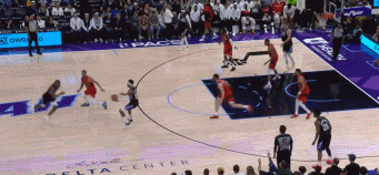 鎮(zhèn)守籃下！巴特爾補(bǔ)防送出釘板大帽