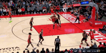 依舊飛天遁地！杰夫-格林晃開防守 底線突破騰空單臂暴扣