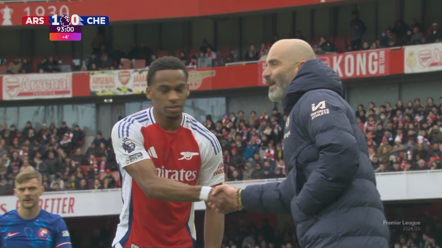 還聊上了？補時最后階段廷伯與馬雷斯卡在邊線交談，并友好握手