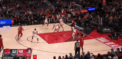 這球夠難！阿夫迪亞命中高難度壓哨三分幫助開拓者追平結(jié)束半場