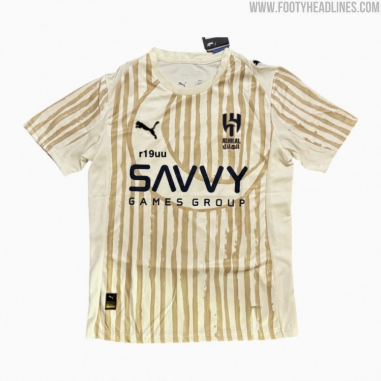 新月世俱杯球衣諜照：米黃色主色調(diào)+棕色條紋，球衣前有月亮圖案