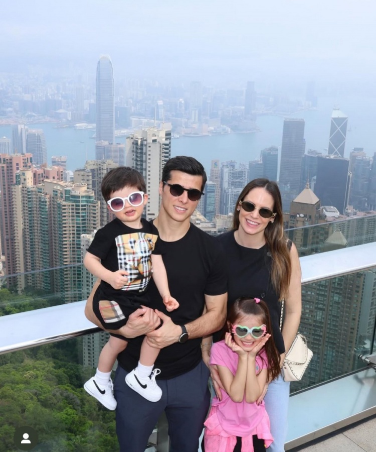 特謝拉帶家人赴中國香港過周末，陳晉一留言：這是個好地方