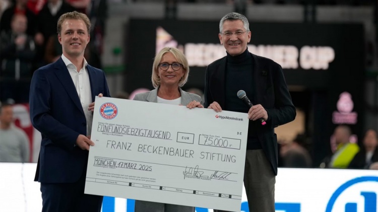 官方：羅本當(dāng)選貝肯鮑爾杯MVP&卡西最佳門將，捐出7.5萬歐收益