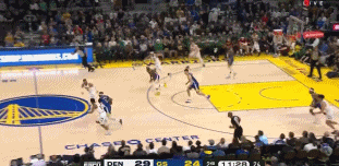 一飛沖天！小佩頓搶斷反擊送拋傳 巴特勒跟進(jìn)起飛雙手空接暴扣