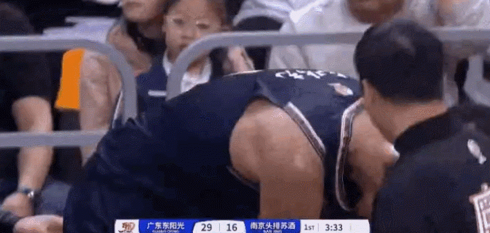 廣東首節(jié)打到29-16時(shí) 杜鋒再現(xiàn)“五上五下”輪換