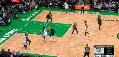 劈頭蓋臉！波爾津吉斯大步緊跟基翁約翰遜 身后大帽扇飛拒絕挑戰(zhàn)