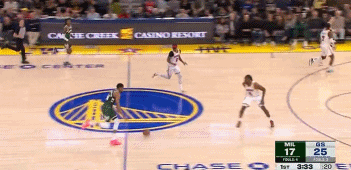 直搗黃龍！字母哥反擊大三步?jīng)_散防守 輕松上籃打中