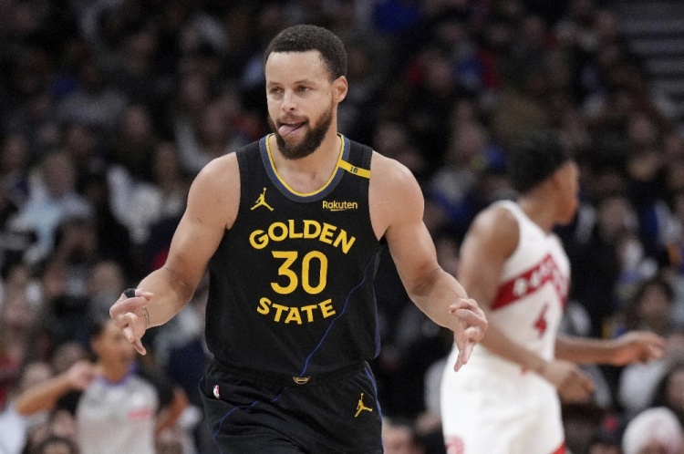 周四競彩籃球強(qiáng)檔：庫里復(fù)出戰(zhàn)猛龍 雄鹿內(nèi)線存隱憂