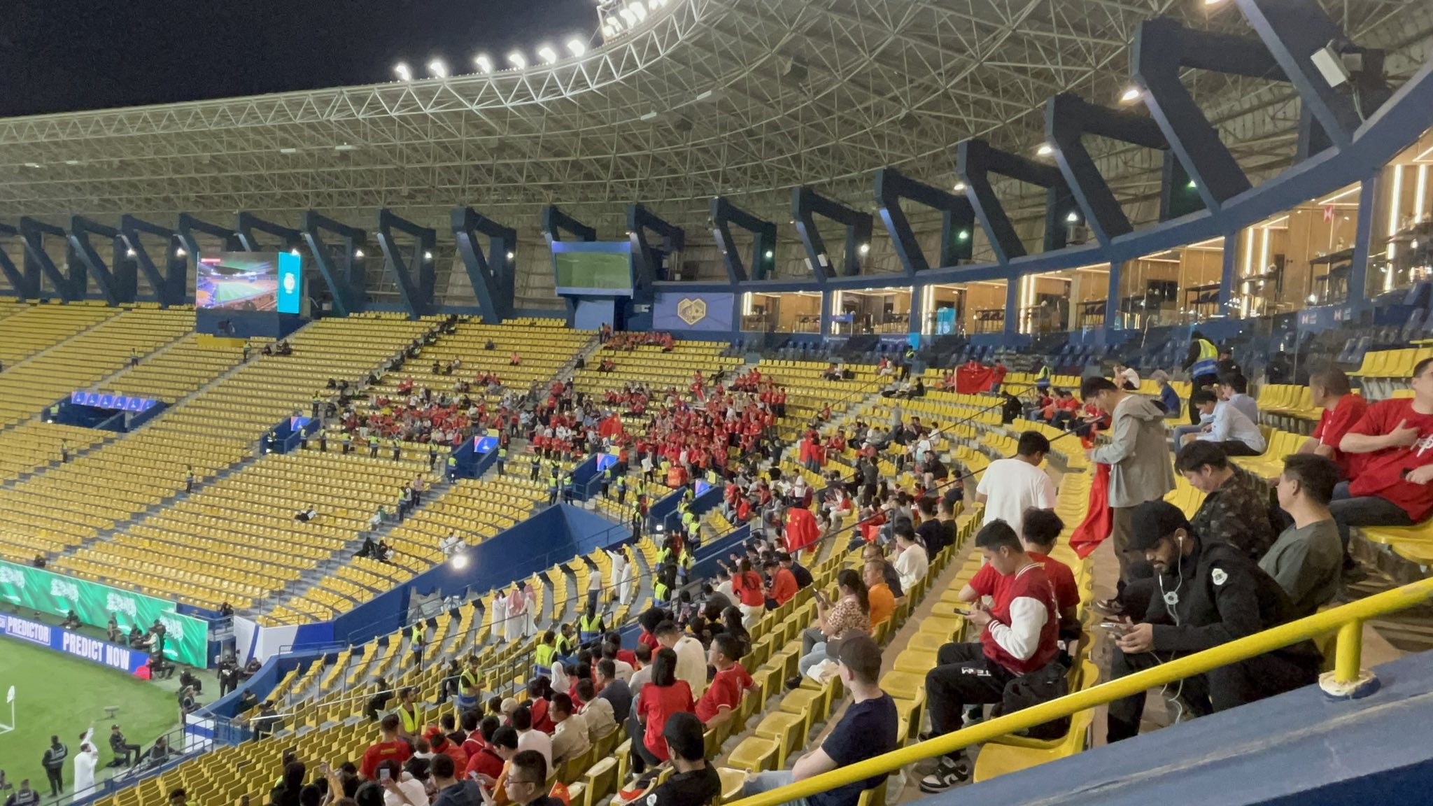 球票已售罄！中國球迷已經入場，坐在球場上層沙特球迷區(qū)上方