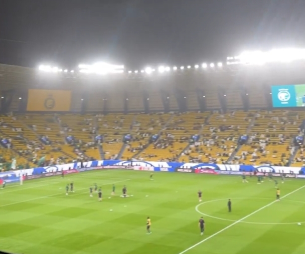 距開賽不到20分鐘，沙特球迷看臺仍有大量空位