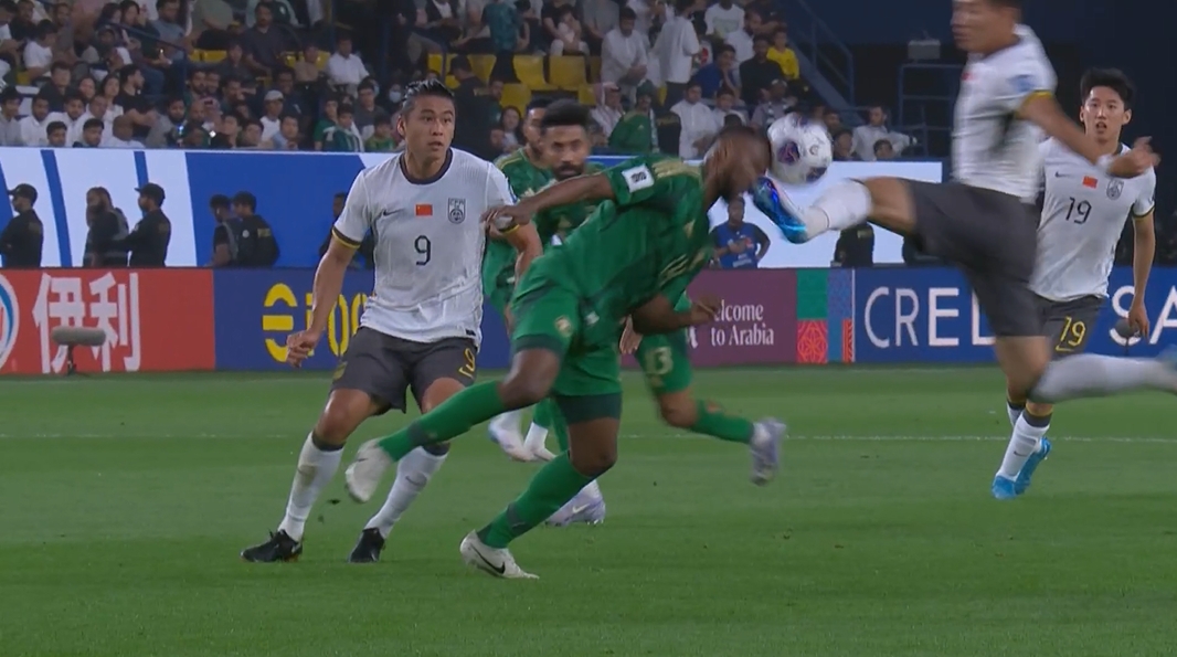 林良銘爆頭染紅！黃健翔：判紅牌也是規(guī)則范圍內(nèi)，是合理的