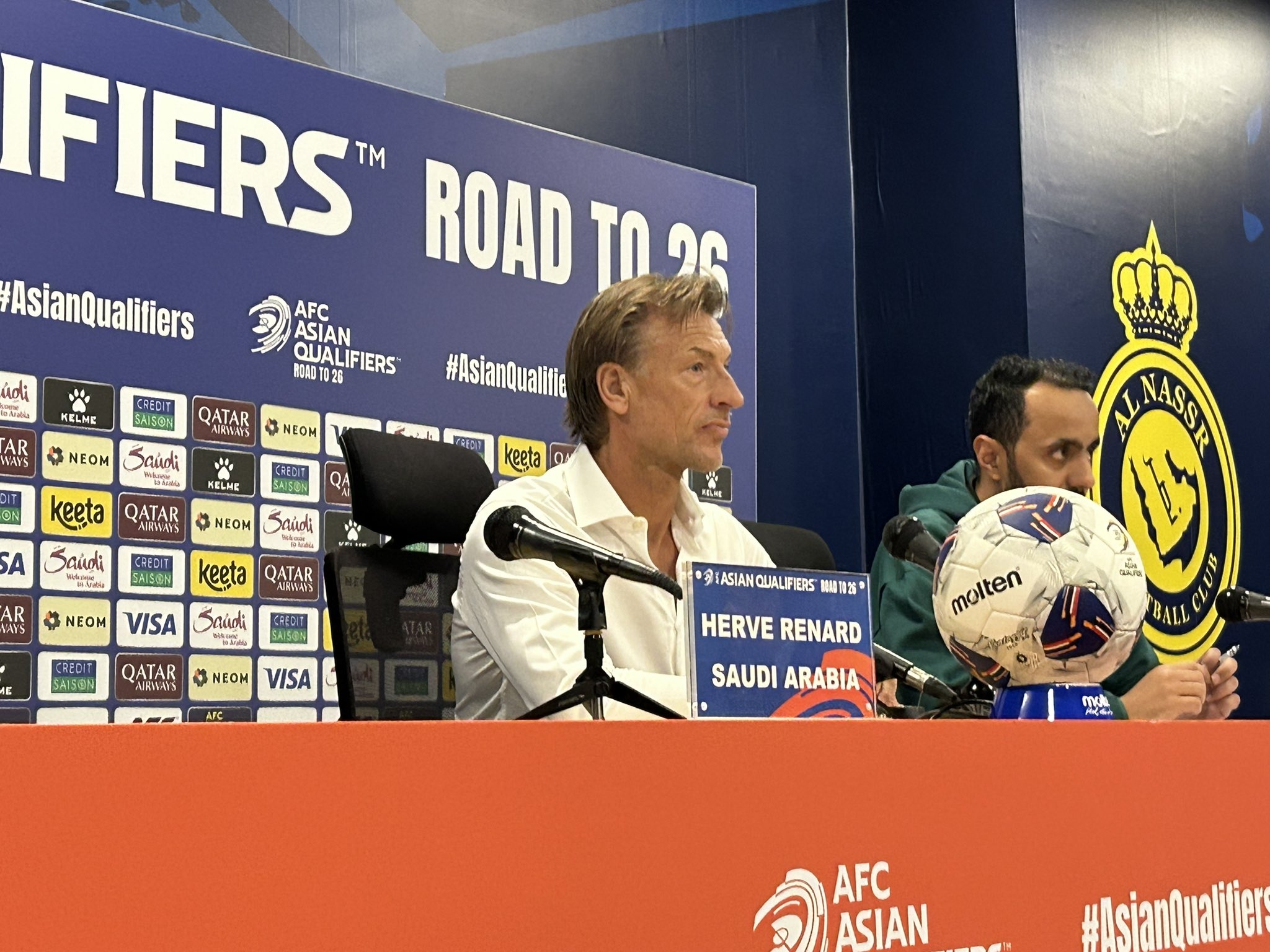 疑似重傷，沙特主帥：被林良銘踢到頭部的卡迪什已送往醫(yī)院