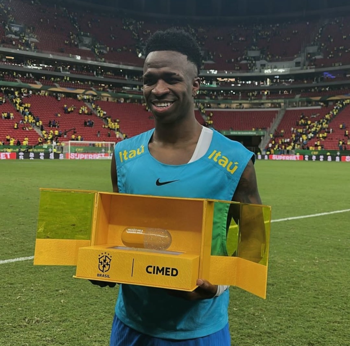 大腿級(jí)表現(xiàn)！維尼修斯造點(diǎn)+世界波絕殺，當(dāng)選全場(chǎng)最佳！