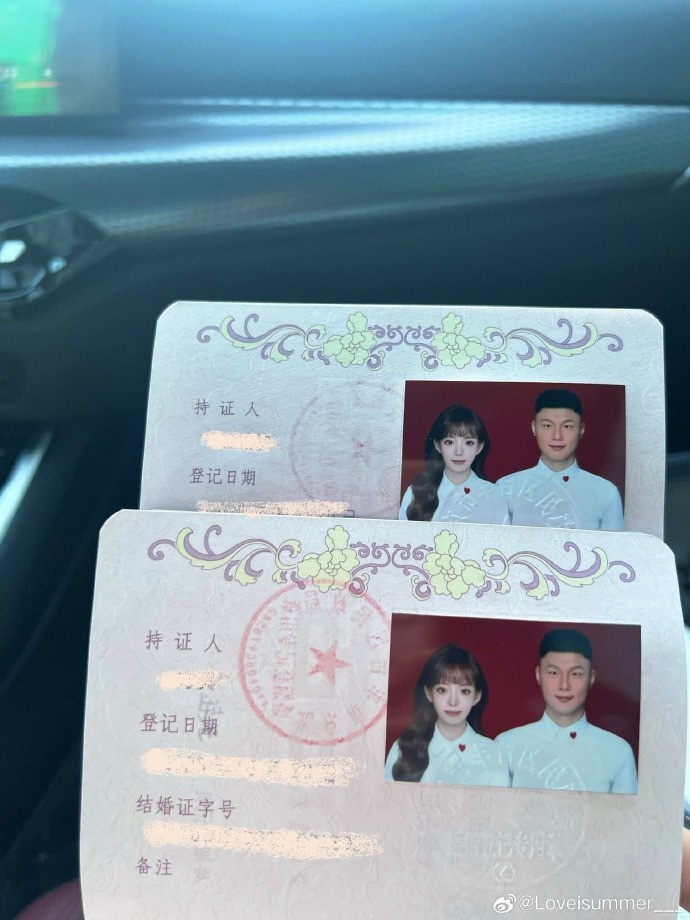 恭喜！方昊女友社媒曬結婚證：已婚