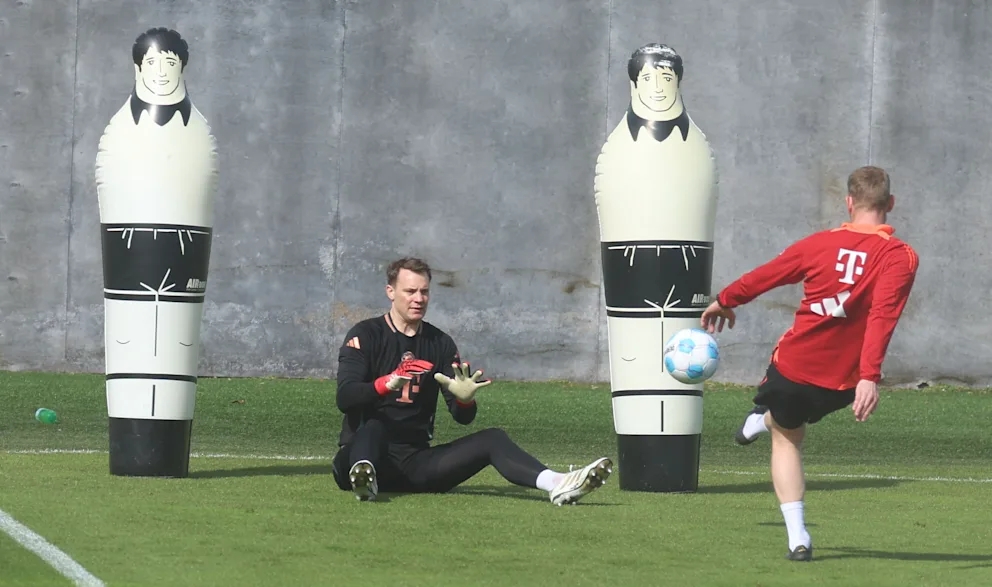 圖片報(bào)：諾伊爾昨日訓(xùn)練半小時(shí)出現(xiàn)肌肉不適，提前結(jié)束訓(xùn)練