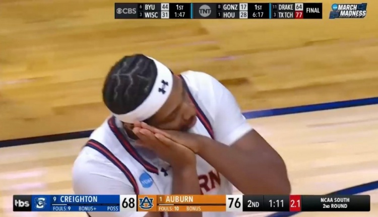 致敬小學(xué)生！奧本大學(xué)丹佛-瓊斯高難度2+1后獻(xiàn)出庫里“晚安安”